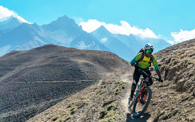 Lone-Mountain-Biker-on-Tour-Himalaya-1400×934 copy